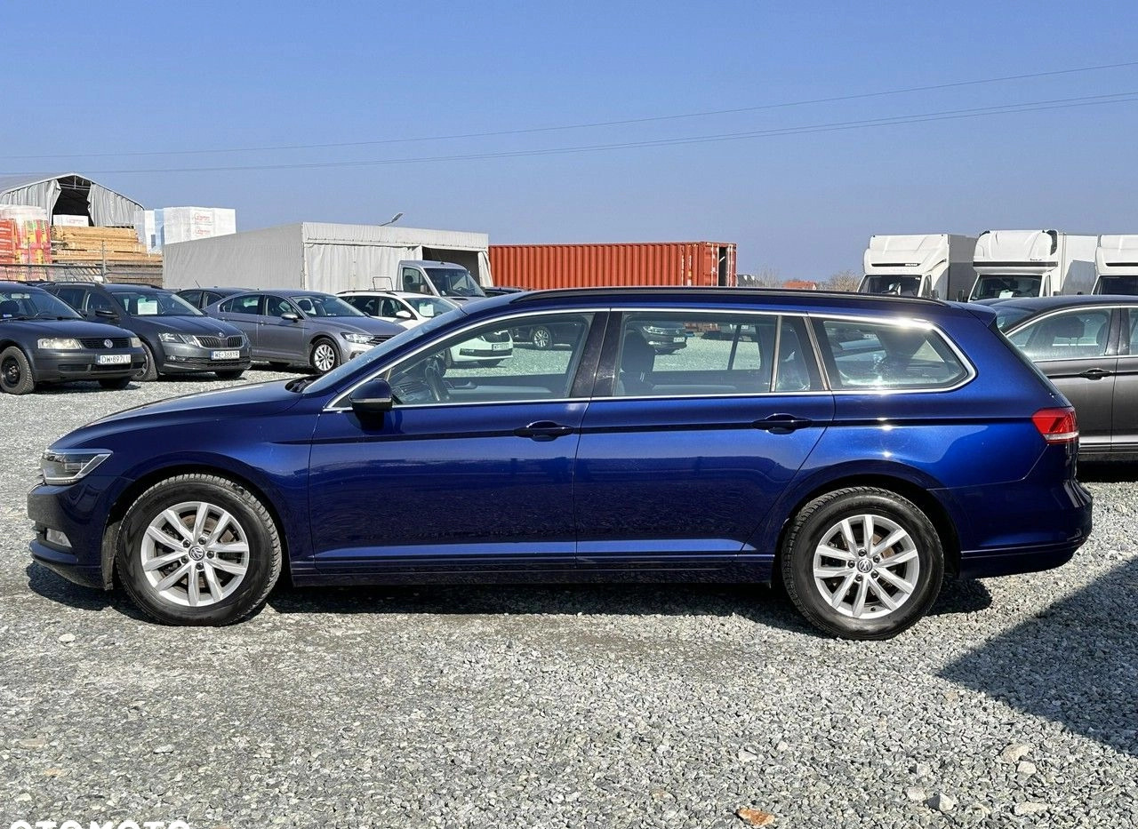 Volkswagen Passat cena 77900 przebieg: 130000, rok produkcji 2019 z Wojkowice małe 301